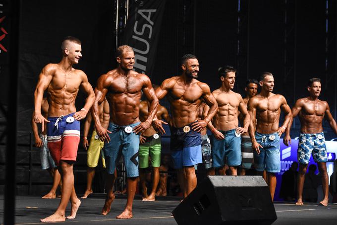 Kategorija men's physique SHORT. Od leve proti desni: Marcel Kovačević (Hrvaška), Christoph Kopeinig (Avstrija), Adrijan Marušić (Hrvaška, tudi zmagovalec v tej kategoriji), Aleš Svetina (Slovenija), Martin Slavič (Slovenija), Jani Pamić (Hrvaška). Foto: Matic Lipar | Foto: 