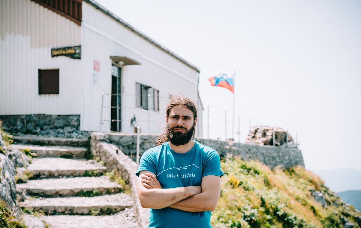 Snežnik Andrej Oskrbnik | Zgodovinar Andrej Barovič je oskrbnik planinske koče Draga Karolina na Velikem Snežniku. | Foto Jan Lukanović