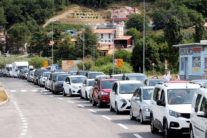 kolona, Hrvaška | Foto Daniel Novakovič/STA