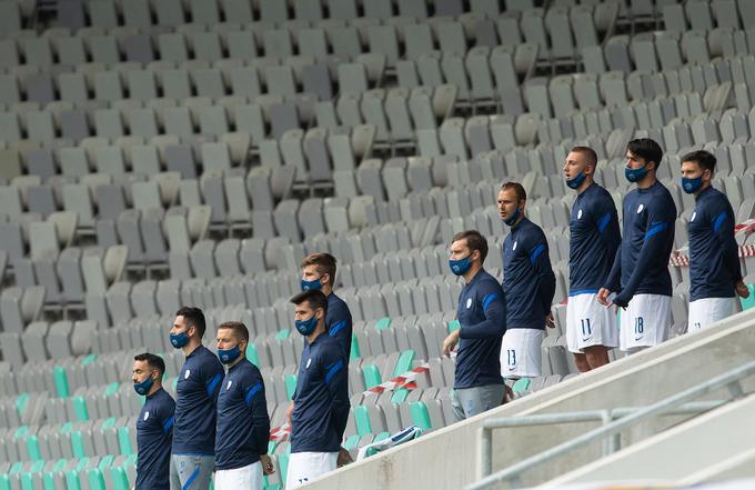 Prvič v zgodovini evropskih tekmovanj so bile vse dozdajšnje tekme odigrane pred praznimi tribunami. Uefa si želi, da bi se gledalci postopno vrnili na stadione, za zdaj pa zaradi varnostnih ukrepov ob poskusu zajezitve izbruha novega koronavirusa še ne dopušča obiskov. Prihodnje reprezentančne akcije v ligi narodov bodo oktobra, ko bo ponovno velika večina udeležencev odigrala dve tekmi. Slovenija bo takrat gostovala pri Kosovu (11. oktober) in Moldaviji (14. oktober), pred tem bo odigrala še prijateljsko tekmo s San Marinom. | Foto: Vid Ponikvar