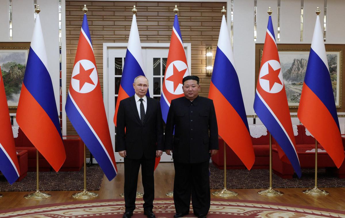 Vladimir Putin in Kim Jong-un | "Še naprej se bomo borili proti praksi uvajanja sankcij kot instrumenta, ki se ga je Zahod navadil uporabljati za ohranjanje svoje hegemonije v politiki, gospodarstvu in na drugih področjih," je dejal Vladimir Putin.  | Foto Reuters