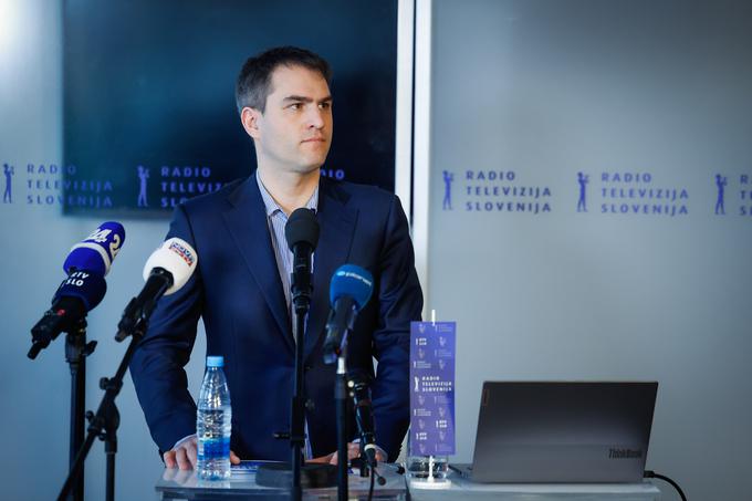 Andrej Grah Whatmough se je pretekli teden na novinarski konferenci pohvalil, da je Radiotelevizija Slovenija lani, prvič po šestih letih, poslovala pozitivno. Leto je končala s 96 tisoč evri dobička, kar je po njegovih besedah odličen dosežek.  | Foto: STA/Katja Kodba