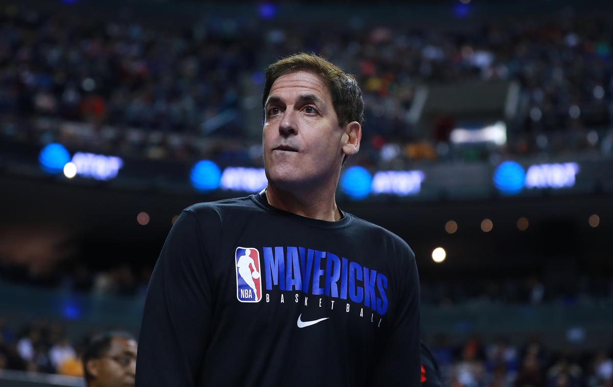 Mark Cuban | Mark Cuban je zagonski kapital za svoje številne naložbe in plemenitenje premoženja dobil ob prelomu tisočletja s prodajo svojega tehnološkega podjetja Broadcast.com, katerega solastnik je bil, takratnemu internetnemu velikanu Yahoo! za več kot pet milijard ameriških dolarjev. Večinski lastnik košarkarskega kluba Dallas Mavericks je postal januarja 2000. | Foto Getty Images