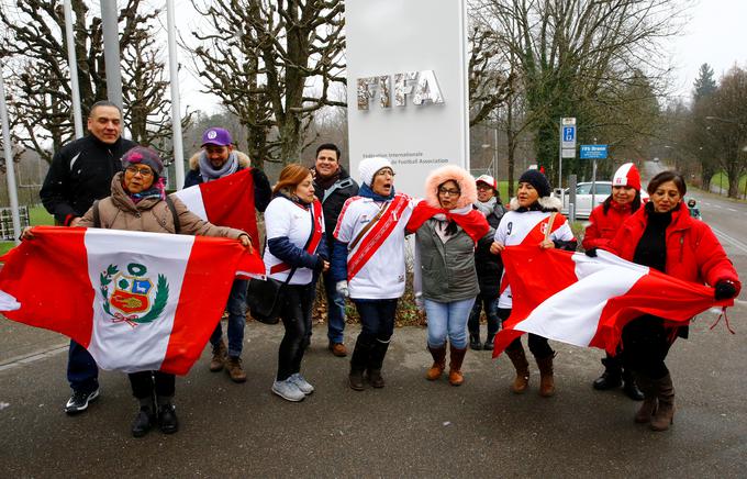 Navijači Peruja so protestirali pred sedežem Fife, a očitno niso bili uspešni. | Foto: Getty Images