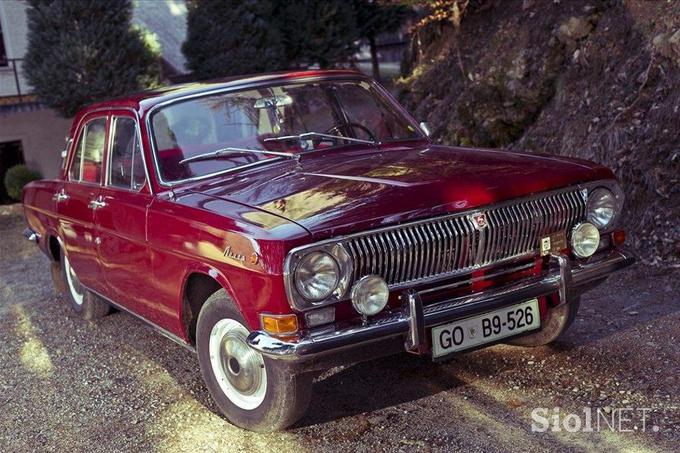 Volga GAZ 24, ki jo je Janez Razpet nad Cerkno pripeljal že leta 1979. | Foto: Klemen Korenjak