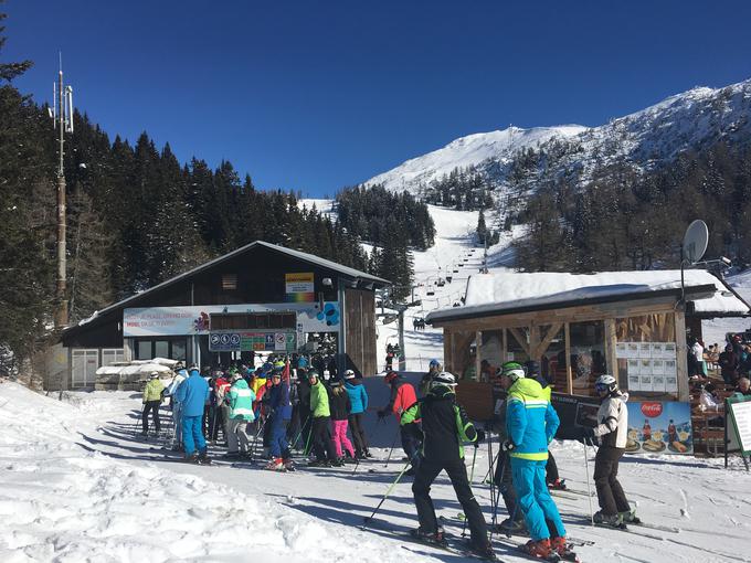 Vrsta tudi 40 let pozneje ni veliko krajša. | Foto: MaPa