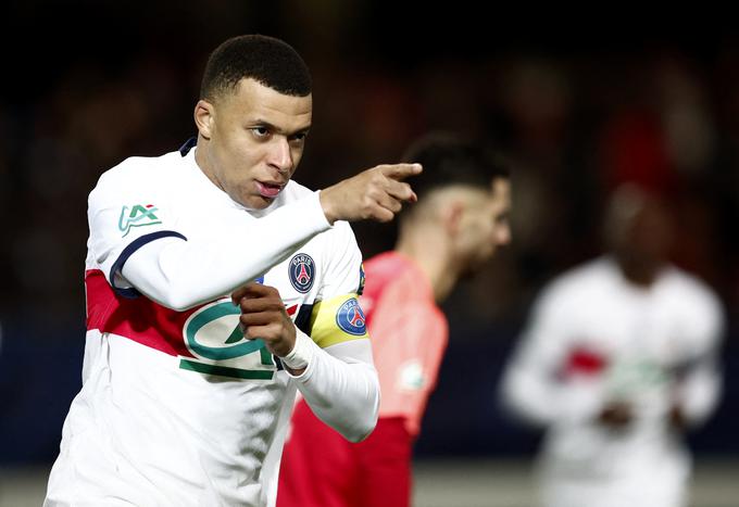 Mbappe bo naslednjič na delu s PSG v soboto, ko bodo v francoskem pokalu gostovali pri tretjeligašu Orleansu. Mbappe je na zadnji pokalni tekmi šestoligašu Revelu zatresel mrežo trikrat, PSG pa je zmagal z 9:0. | Foto: Reuters