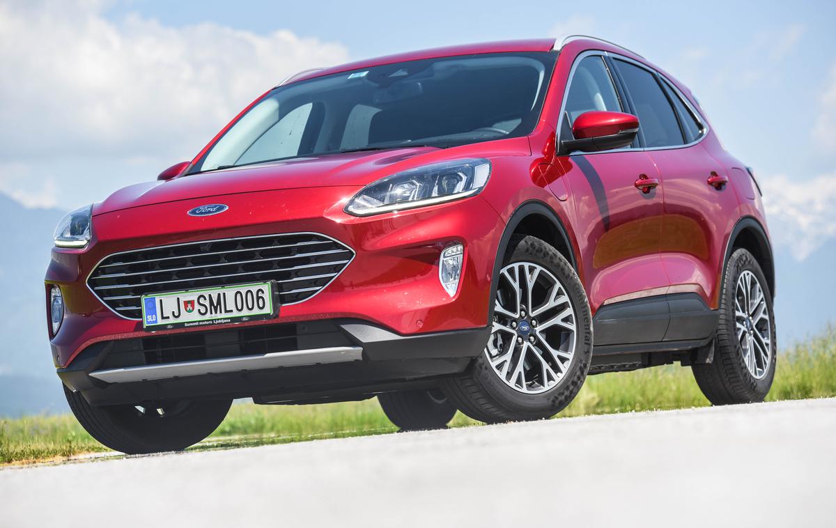 Ford kuga PHEV | Kuga je že uveljavljeni Fordov športni terenec, ki poleg samopolnilnega hibridnega pogona nudi tudi možnost kabla za polnjenje.  | Foto Gašper Pirman