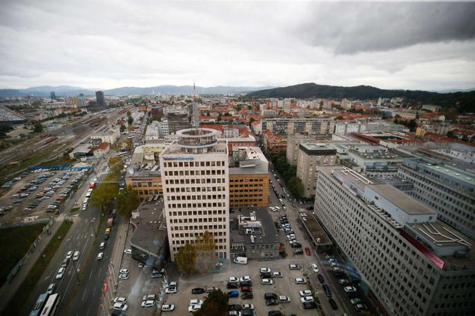 Telekom Slovenije | Telekom Slovenije je v največji lasti države. Republika Slovenija ima v največjem slovenskem telekomunikacijskem podjetju neposredno 62,54-odstotni delež, Slovenski državni holding pa ima v rokah 4,25 odstotka, kar je nekaj manj od deleža Kada v družbi. | Foto STA