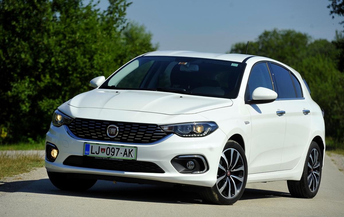 Fiat tipo 1,4 T-Jet 5 vrat - test | Nedavno se je šušljajo o negotovi prihodnosti fiata tipa, ki za nove evropske standarde ni imel več pravšnjih motorjev. Prek partnerstva s PSA bi tipo lahko dobil nov zagon, Fiat bi lahko morda obudil tudi lani ukinjeni model punto. | Foto Jure Gregorčič