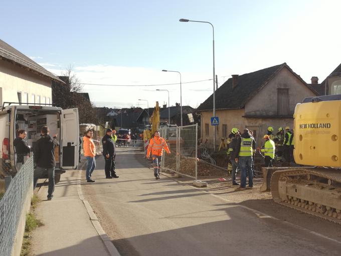 Prizorišče uhajanja plina v Orehovlju pri Kranju | Foto: Denis Malačič