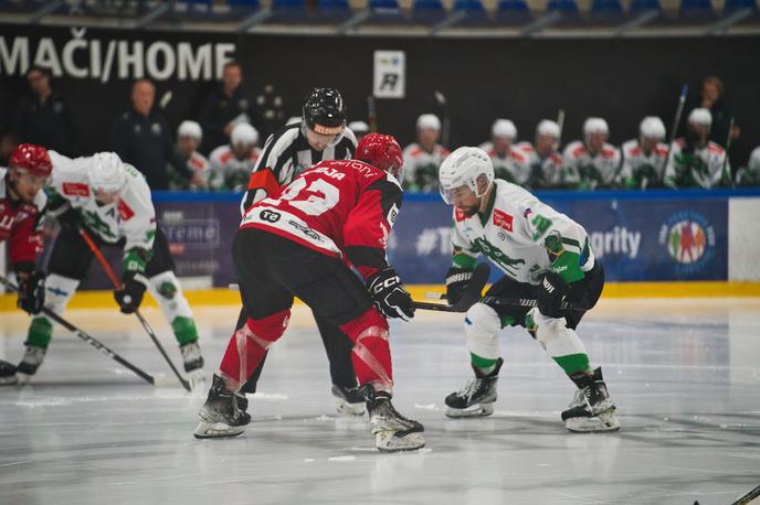 HDD Jesenice : HK Olimpija | V drugem delu državnega prvenstva bodo nastopali Jeseničani, Celjani, Kranjčani in Olimpija, ki je prvi del izpustila. Prvi derbi bo 5. decembra v dvorani Podmežakla. | Foto Štefan Kovač/Sportida