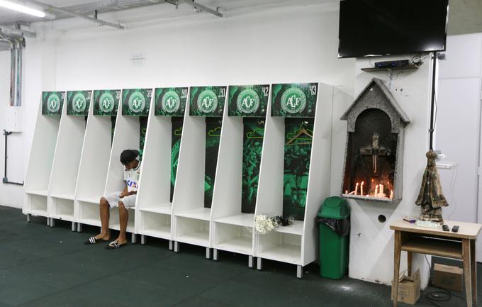 Žalujejo tudi člani mladinske ekipe Chapecoenseja, ki so kar naenkrat ostali brez članske ekipe. | Foto: Reuters