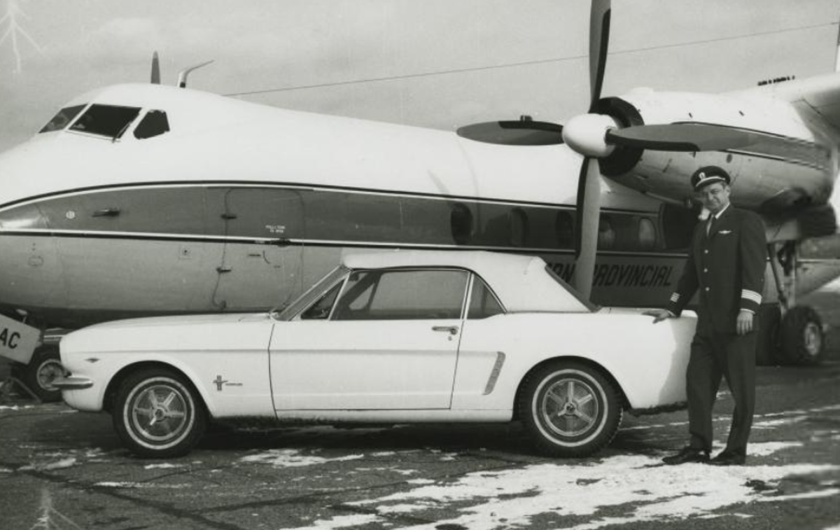 ford mustang 1 | Stanley Tucker ob svojemu fordu mustangu iz spomladi leta 1964, | Foto Henry Ford Museum