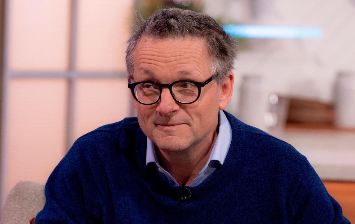 Michael Mosley | Michael Mosley, sicer oče štirih otrok, je po izobrazbi zdravnik, a je svojo kariero naredil na televiziji. Zaslovel je predvsem s serijo dokumentarnih oddaj Zaupajte mi, jaz sem zdravnik, v kateri je predstavljal stanje zdravstvenega sistema v Veliki Britaniji. | Foto Profimedia