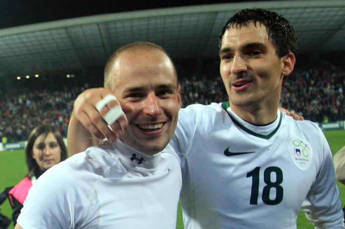 Mišo Brečko Branko Ilić | Mišo Brečko in Branko Ilić sta se tako leta 2009 v Ljudskem vrtu veselila zgodovinskega uspeha, ko se je Slovenija uvrstila na SP 2010. | Foto Vid Ponikvar