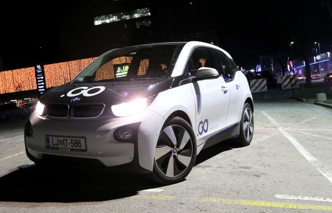 V Ljubljani je danes mogoče najeti smarta, renaulta zoeja in BMW i3, v Murski Soboti tudi nissana leafa. Predvidoma še letos bo iz obračuna umaknjen znesek minimalnega najema. | Foto: Gregor Pavšič