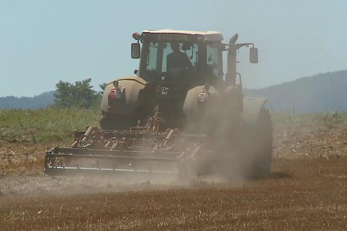 traktor | Popoldan se je zgodila tragična nesreča pri delu s traktorjem. Fotografija je simbolična.  | Foto zajem zaslona