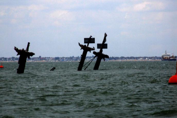 SS Richard Montgomery | Ladja SS Richard Montgomery med počitkom v plitvini nase že več kot 77 let opozarja z jambori, ki nikoli ne izginejo pod gladino vode. Prav te jambore bo britanska mornarica zdaj poskusila odstraniti. | Foto Wikimedia Commons