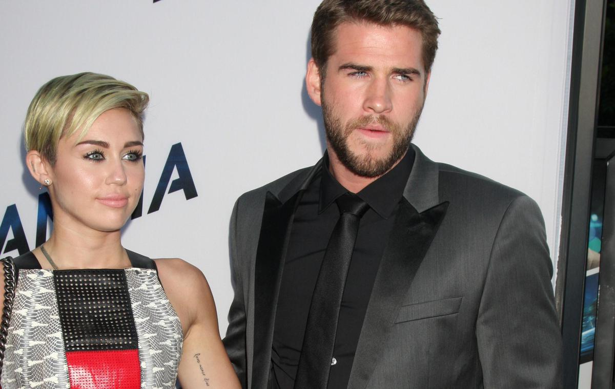 miley cyrus, liam hemsworth | Foto Cover Image