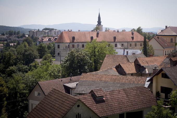 Najstarejši del Metlike leži pod hribom Veselica. Naseljen je bil že v prazgodovini, leta 1365 pa je že imela obzidje.  | Foto: 