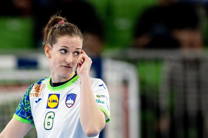 Ana Gros zaradi poškodbe nosu in pretresa možganov, ki ju je utrpela na tekmi lige prvakinj z Budućnostjo, nekaj časa ni igrala. | Foto: Matic Klanšek Velej/Sportida