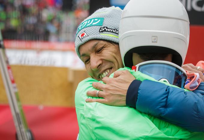 Noriaki Kasai bi rad skakal do 50. leta starosti. Kaj pa Kranjec? "Do olimpijskih iger 2018 zagotovo, kaj bo naprej, pa bom videl," pravi 34 letni Kranjčan. | Foto: 