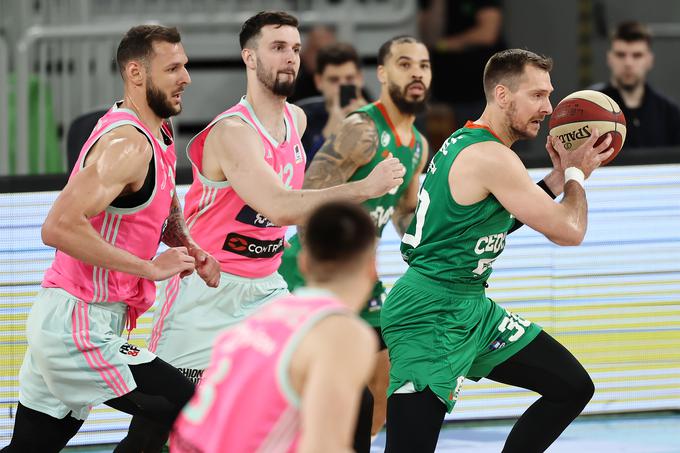 Cedevita Olimpija je v nedeljo izpadla iz četrtfinala lige ABA. | Foto: www.alesfevzer.com