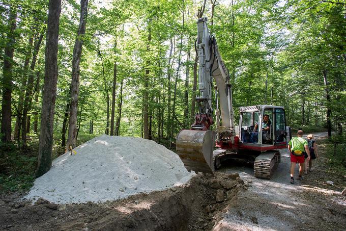 V času našega obiska so pridno brneli stroji in gradbena mehanizacija. | Foto: Urban Urbanc/Sportida