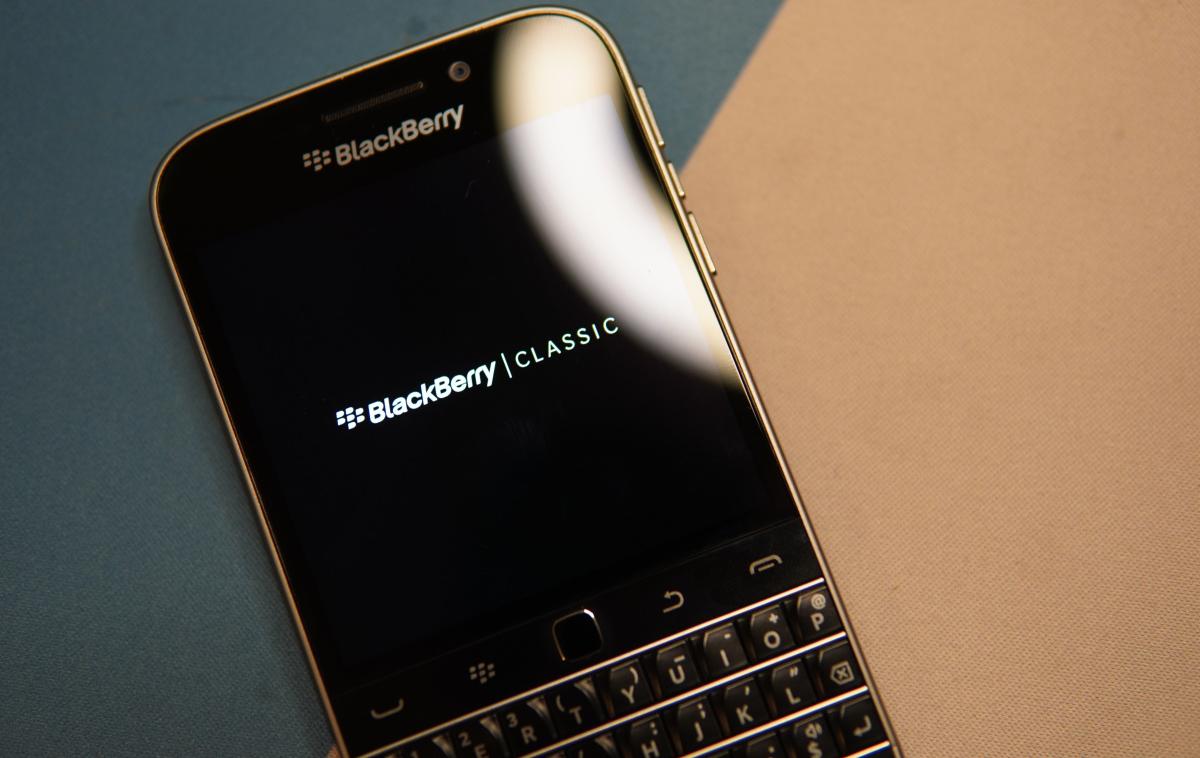 BlackBerry | Pametni telefon BlackBerry je imel na vrhuncu priljubljenosti znamke med letoma 2009 in 2010 vsak peti uporabnik. Podoben tržni delež imajo danes Applovi pametni telefoni iPhone.  | Foto Unsplash