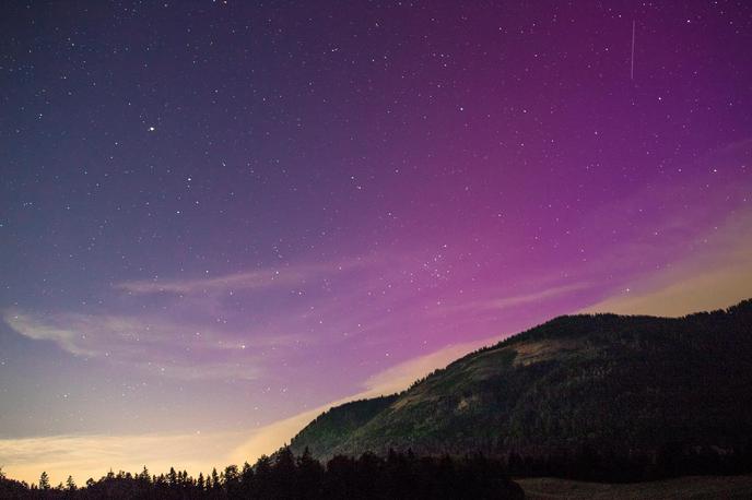 severni sij | Zaradi novega pomembnega Sončevega izbruha v sredo, 14. avgusta 2024, lahko v prihodnje pričakujemo več prizorov severnega sija tudi v Sloveniji.  | Foto Katarina Poiškruh