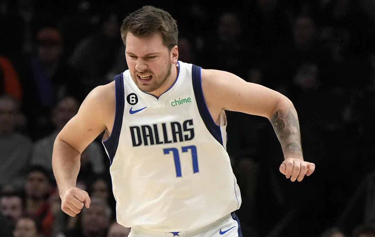 Luka Dončić gleženj | Luka Dončić je stisnil zobe od bolečine in odšepal z igrišča. | Foto Reuters