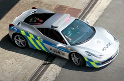 Neverjetno? Čehi imajo kar policijski ferrari. #video