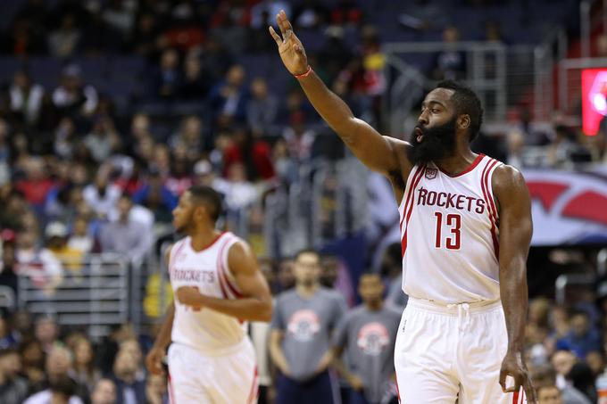 James Harden je dosegel 15. trojni dvojček v dresu Houstona, kar je največ do zdaj v tej franšizi. | Foto: Reuters