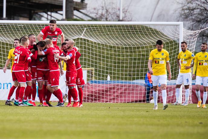 NK Bravo NK Aluminij | Srečanje v Šiški je odločil Luka Petek. | Foto Grega Valančič / Sportida