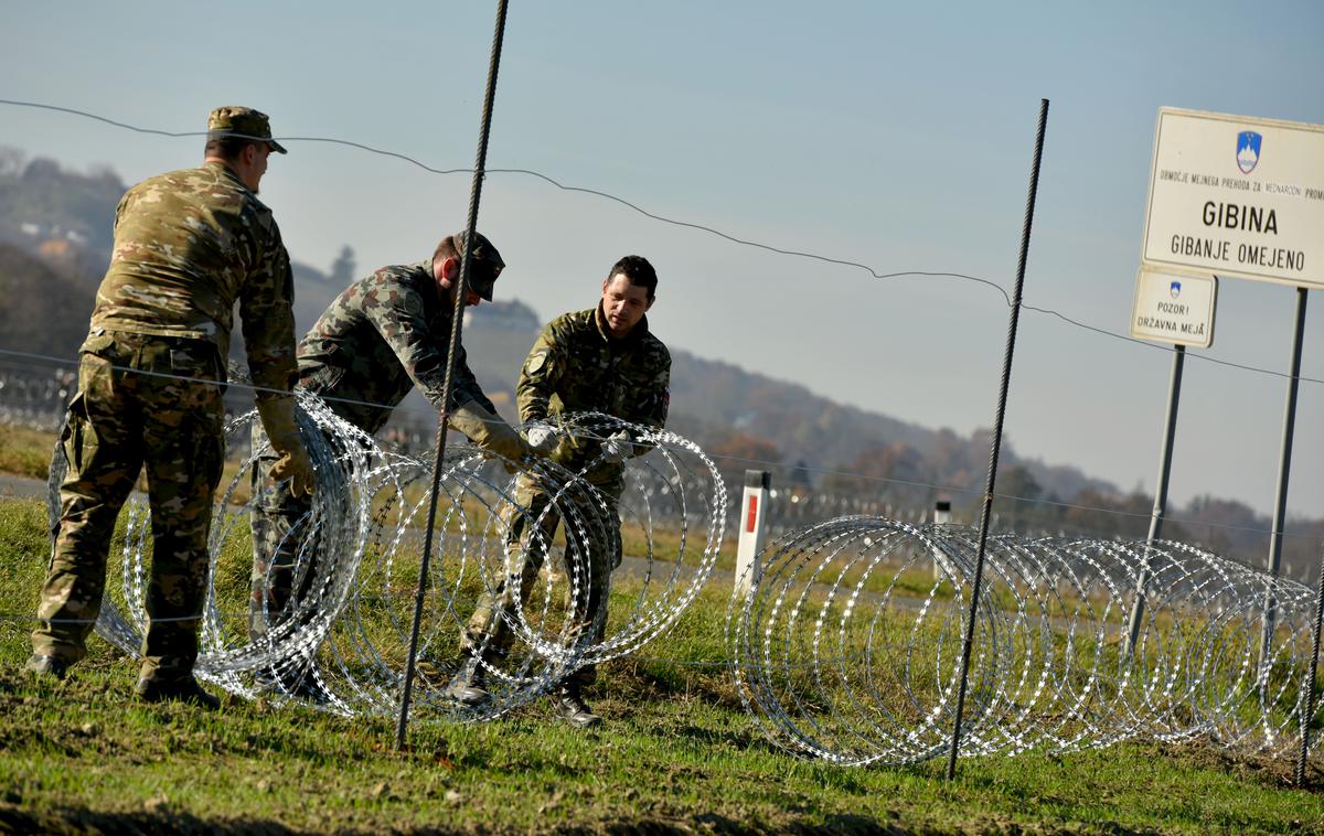 ograja, migranti, begunci | Foto STA