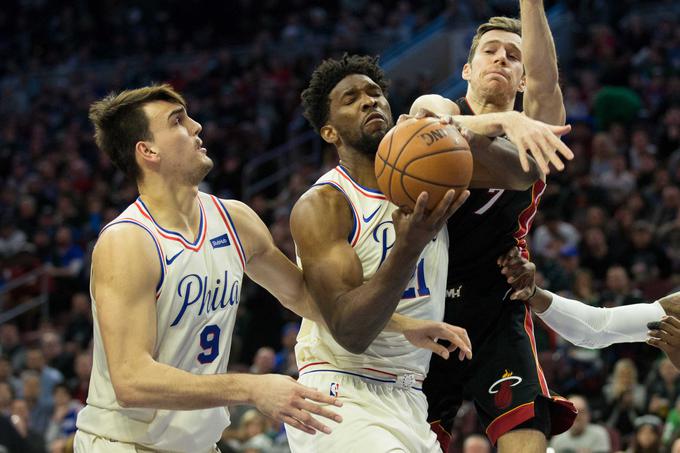 Goran Dragić se bo v prvem krogu končnice pomeril s Šarićevo Philadelphio. | Foto: Reuters