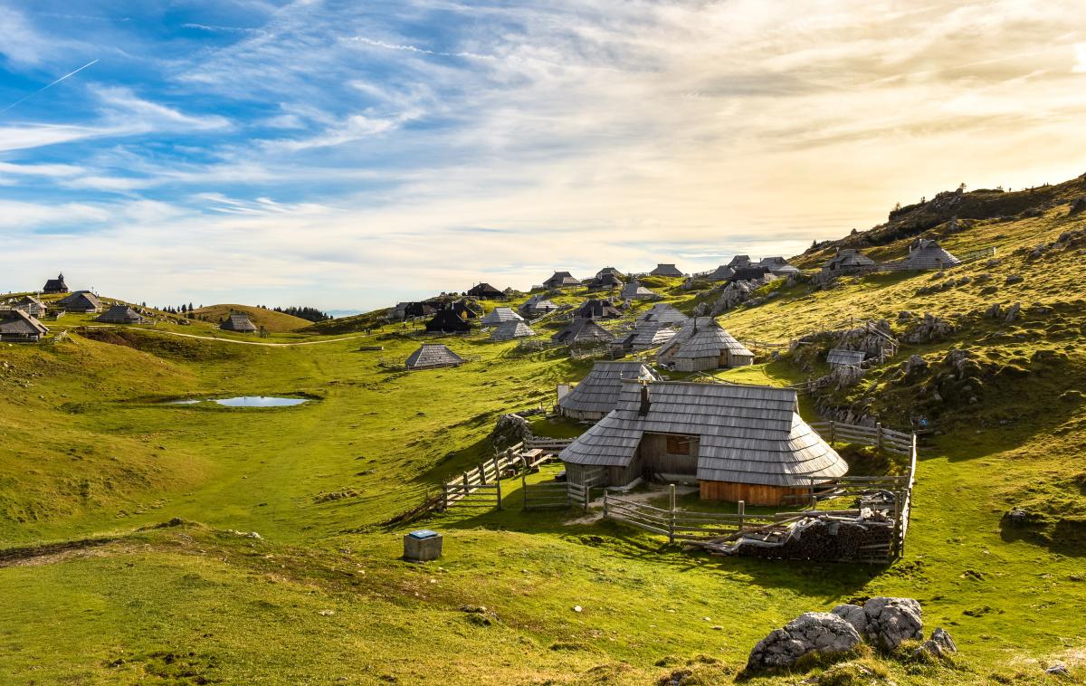 velika planina | Na Veliki planini načrtujejo tudi modernizacijo gostišča Zeleni rob in spodnje ter zgornje postaje nihalke.  | Foto Getty Images