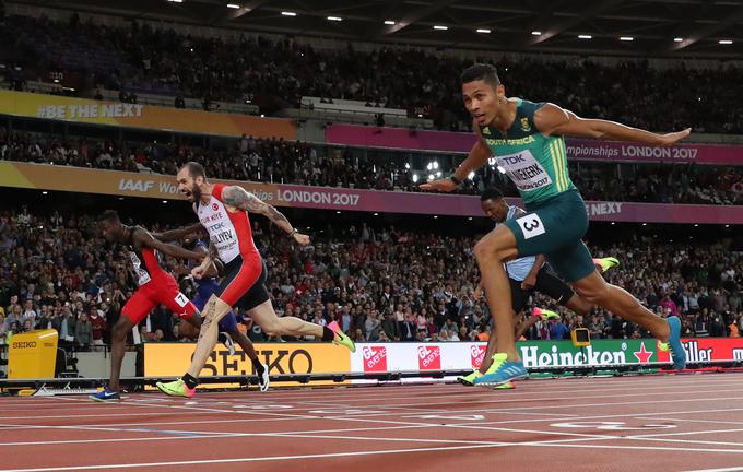 Wayde Van Niekerk ni osvojil dvojne krone, prehitel ga je naturalizirani Turek Ramil Guliyev. | Foto: Reuters