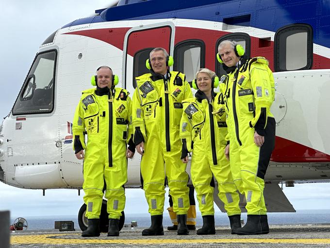 Od leve proti desni: šef norveškega energetskega koncerna Equinor Anders Opedal, generalni sekretar Nata Jens Stoltenberg, predsednica Evropske komisije Ursula von der Leyen in norveški premier Jonas Gahr Stoere. Fotografija je bila posneta ob njihovem obisku plinske ploščadi Troll A. | Foto: Guliverimage/Vladimir Fedorenko