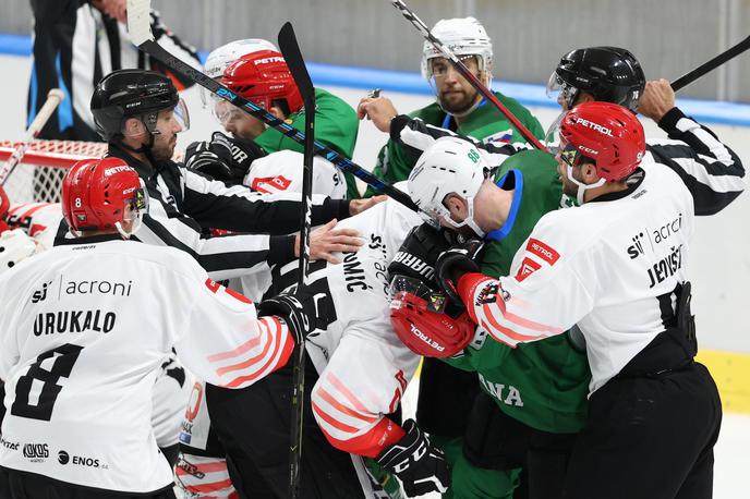 ol jes | V soboto se začenja Alpska liga. Slovenska predstavnika se bosta ob 17.30 pomerila v Tivoliju. Tekmo si bo v živo lahko ogledalo 400 gledalcev s sezonsko vstopnico. Dnevnih vstopnic ne bo v prodaji. | Foto Aleš Fevžer