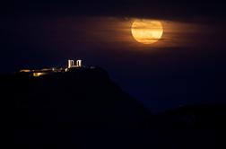 Poglejte, kako je bila videti rožnata superluna #video