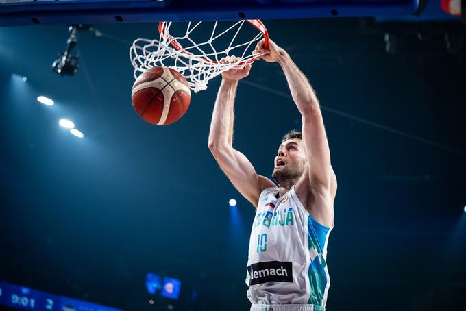 Mike Tobey je opozoril na zbranost. | Foto: FIBA