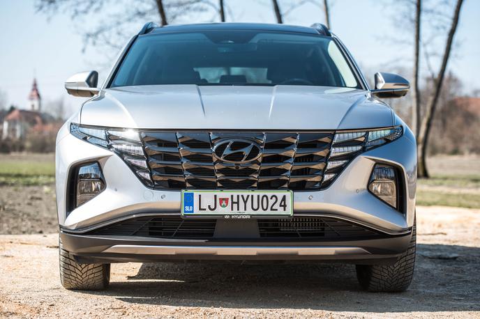 Hyundai tucson PHEV | Dnevne LED-luči, ki se zlivajo z masko, so že postale prepoznavni znak tucsona. | Foto Gašper Pirman