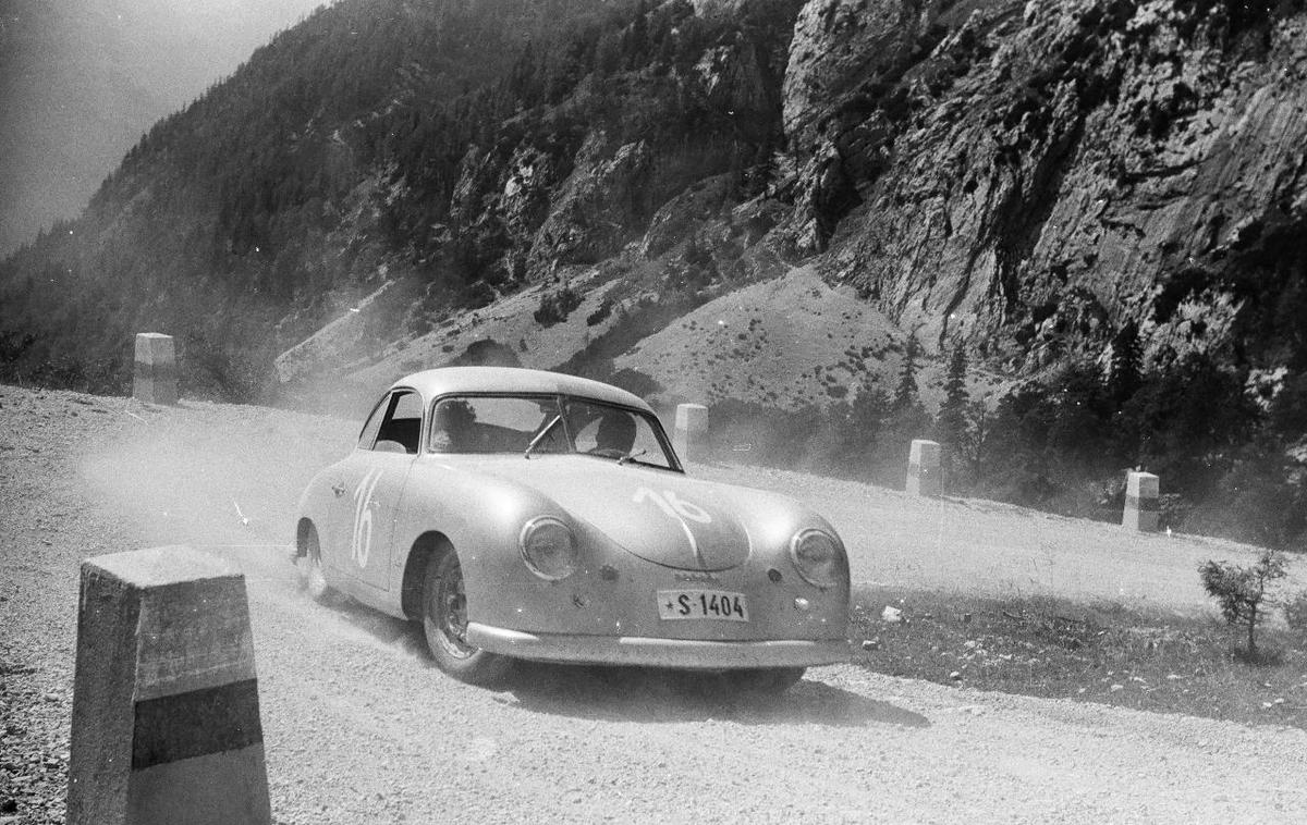 Dušan Malerič porsche 356 | Dušan Malerič s porschejem 356 med dirko na Ljubelj. | Foto Technisches Museum Wien