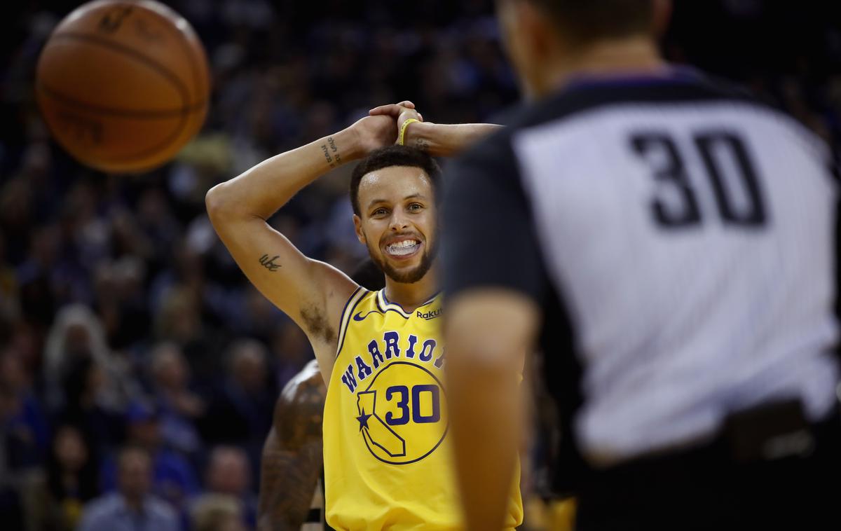 Steph Curry | Stephen Curry si je poškodoval mečno mišico na levi nogi. | Foto Guliver/Getty Images