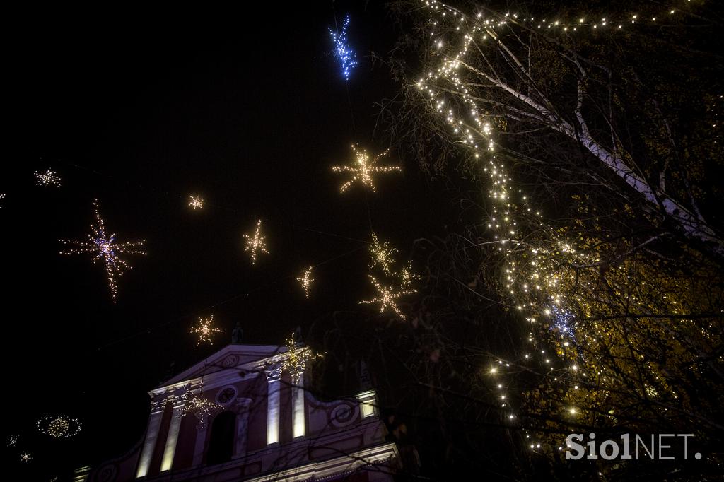 Ljubljana praznična okrasitev lučke december