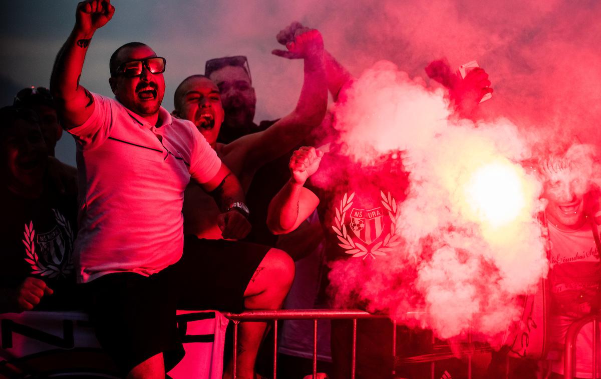 NK Mura, NK Nafta, pokal Slovenije, finale | Navijači Mure so za veselico poskrbeli že na Brdu pri Kranju. V Murski Soboti se obeta še veliko bolj nora.