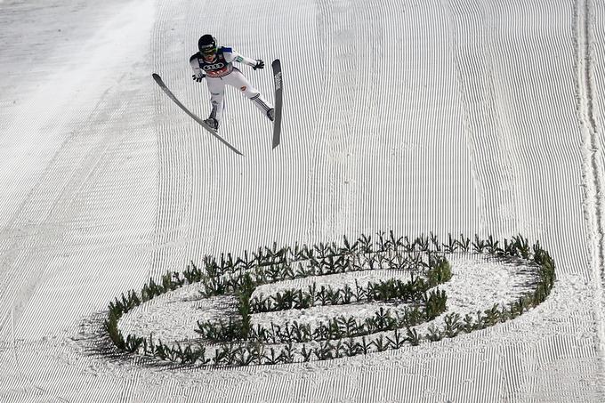 Peter Prevc se v Bischofshofnu ni proslavil. | Foto: Reuters