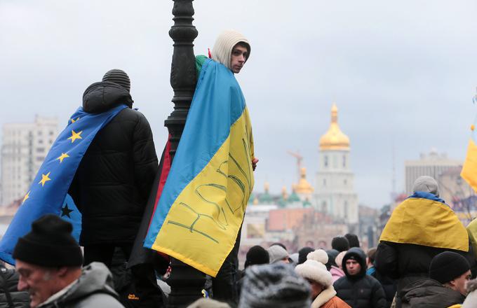 Kriza v Ukrajini se je začela novembra 2013, ko ukrajinski predsednik Viktor Janukovič na pritisk Vladimirja Putina ni želel podpisati pridružitvenega sporazuma z EU. To je sprožilo množične demonstracije proti Janukoviču. | Foto: Guliverimage